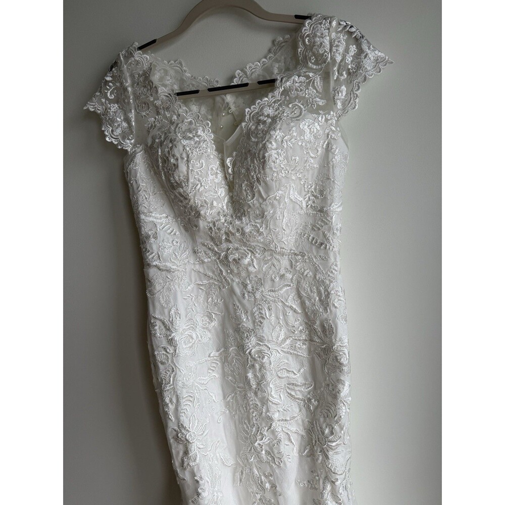 MERRY’S Lace Wedding Dress-Chapel Train-10; Fits Street Size 4 - Picture 11 of 14